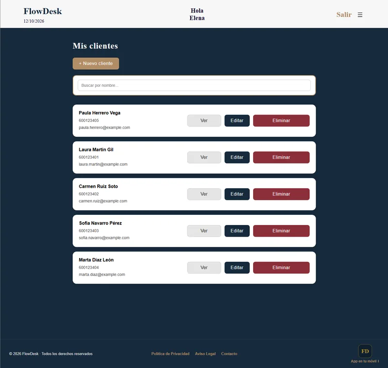 Listado de fichas de clientes de FlowDesk con nombre, teléfono y email de ejemplo, y botones para ver, editar o eliminar cada ficha